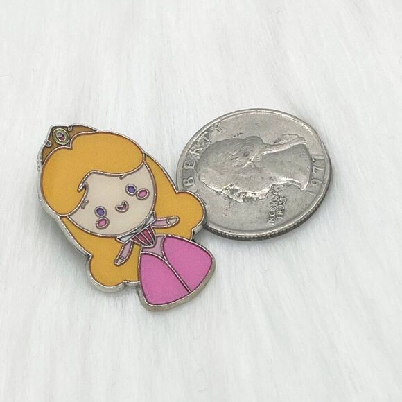 🔮 5/$25 Disney Sleeping Beauty Princess Aurora Cutie Pin - Picture 2 of 2
